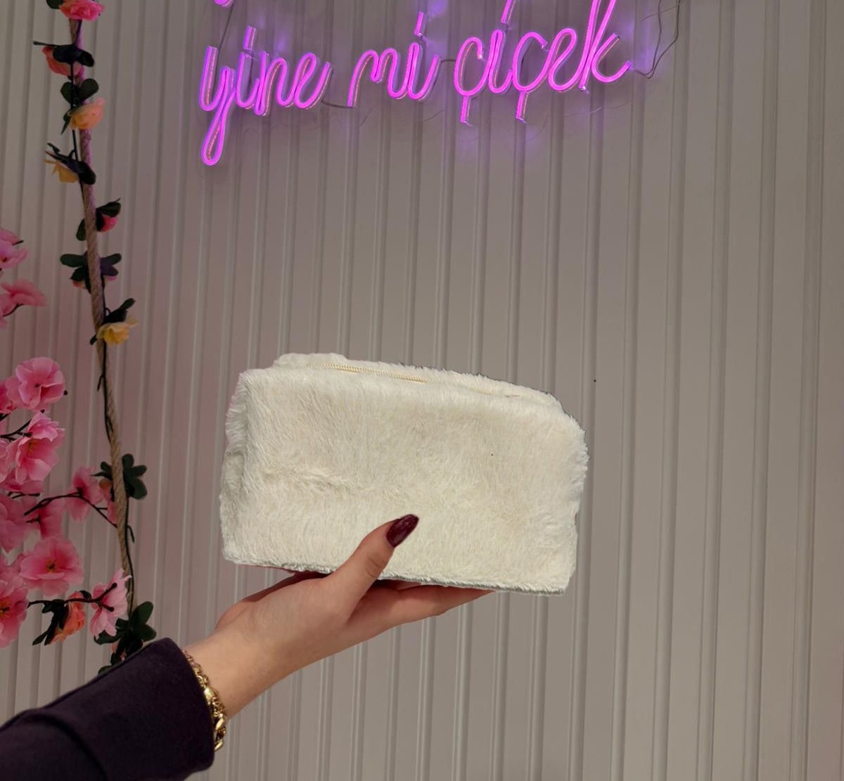 Peluş Makyaj Çantası Beyaz (Ürün No:64)