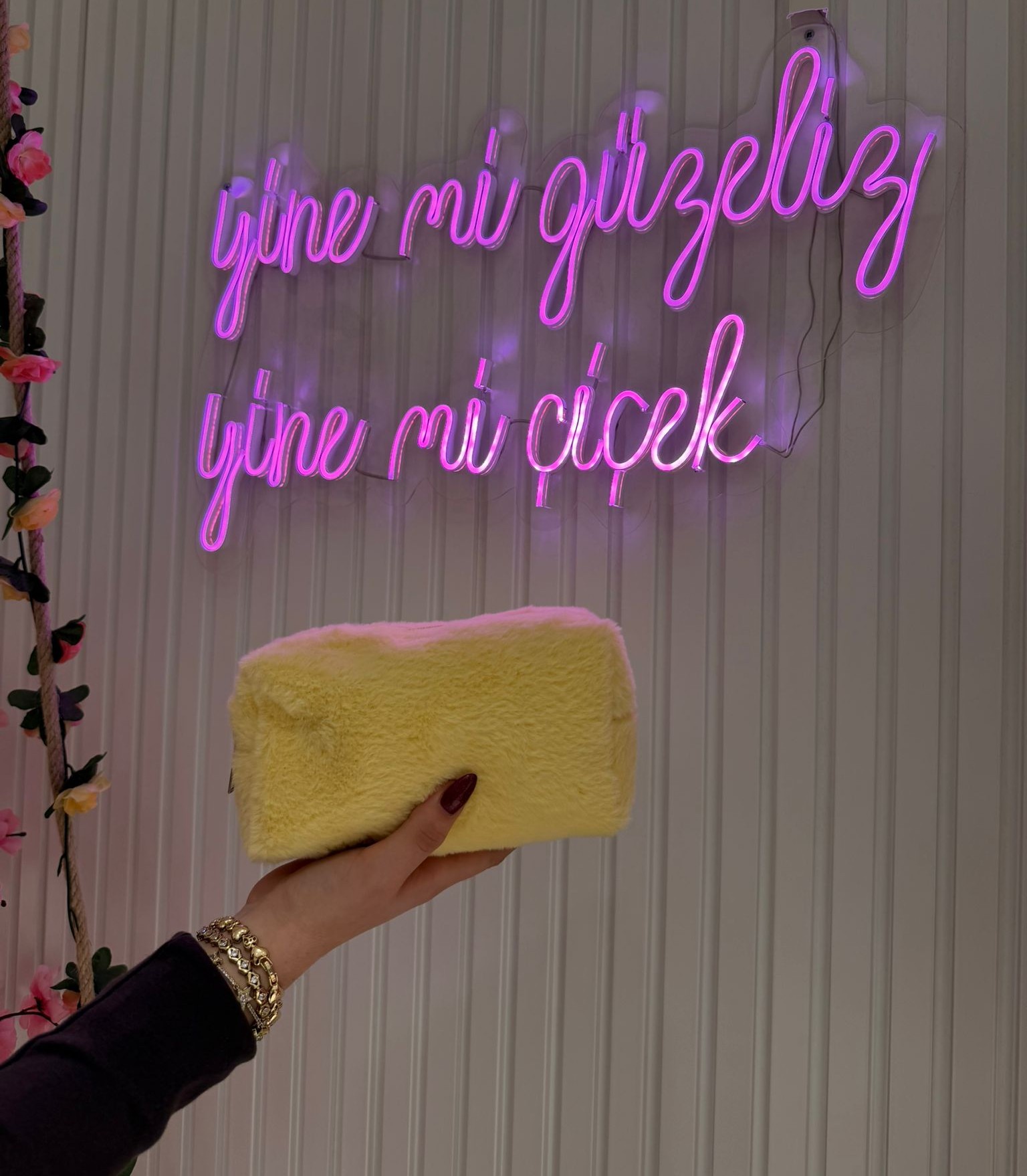 Peluş Makyaj Çantası Sarı (Ürün No:66)