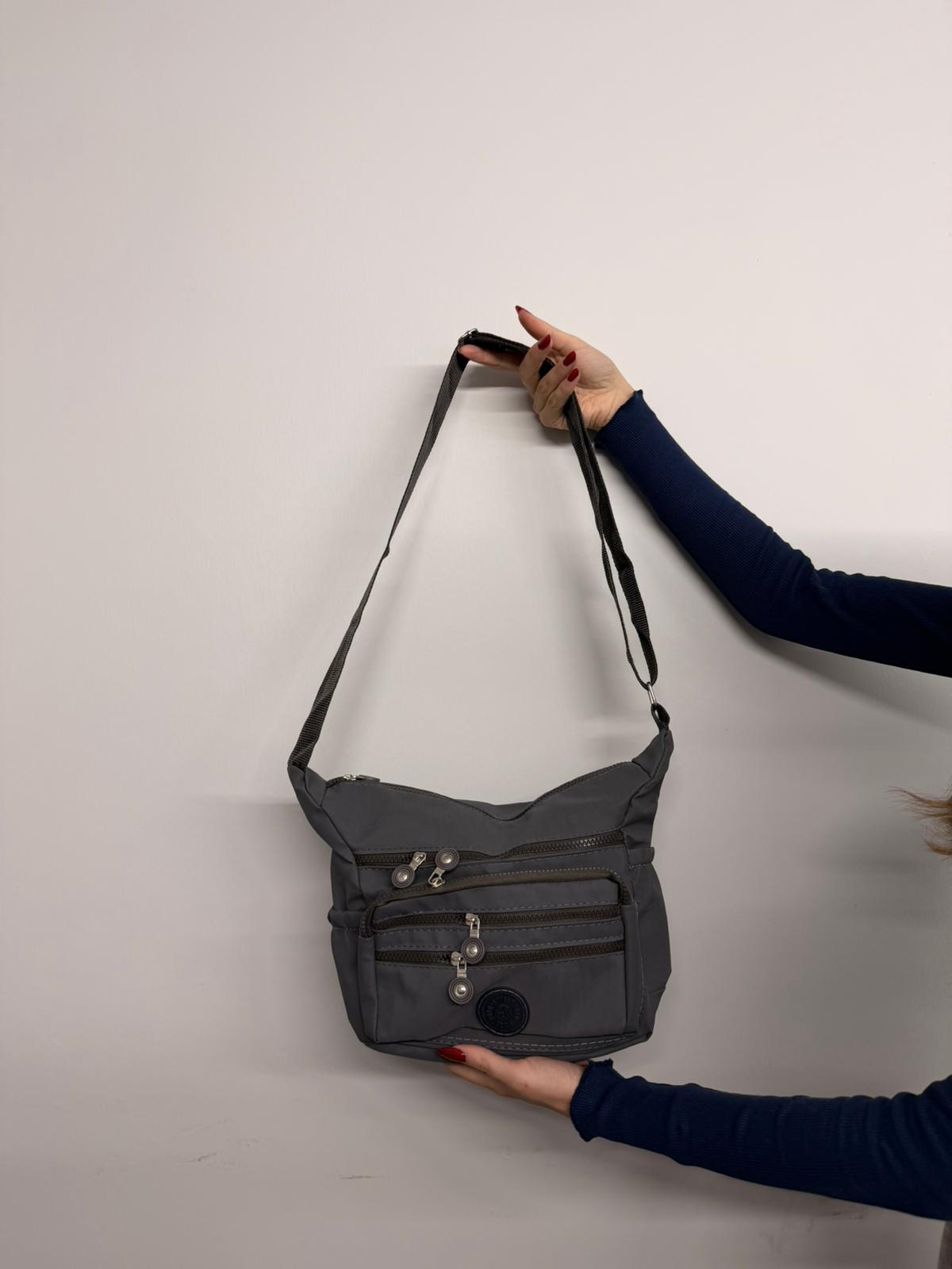 Gri Tonlarında Çok Gözlü Omuz Çantası (Ürün No:4)