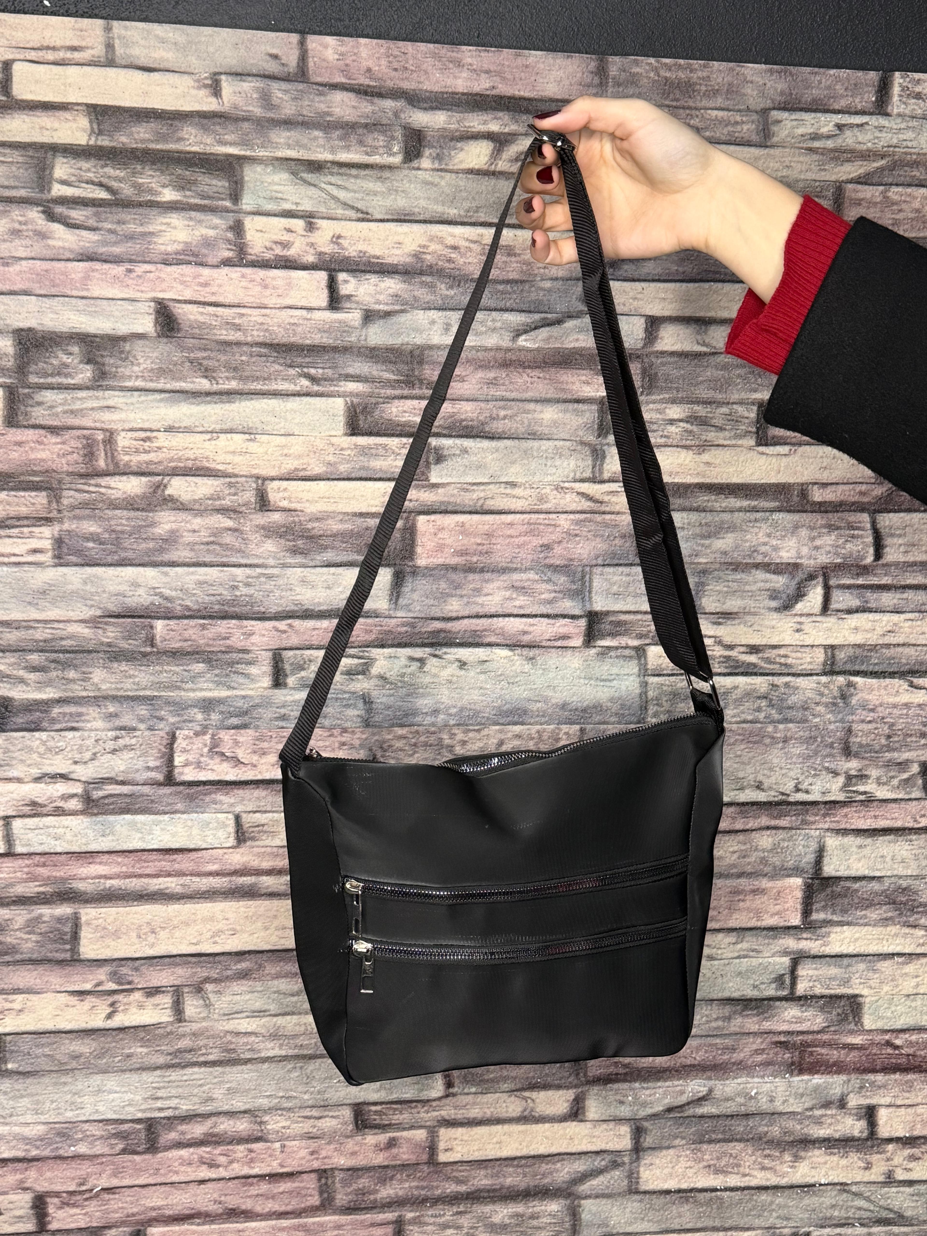 Parlak Siyah Çok Gözlü Omuz Çantası (Ürün No:91)