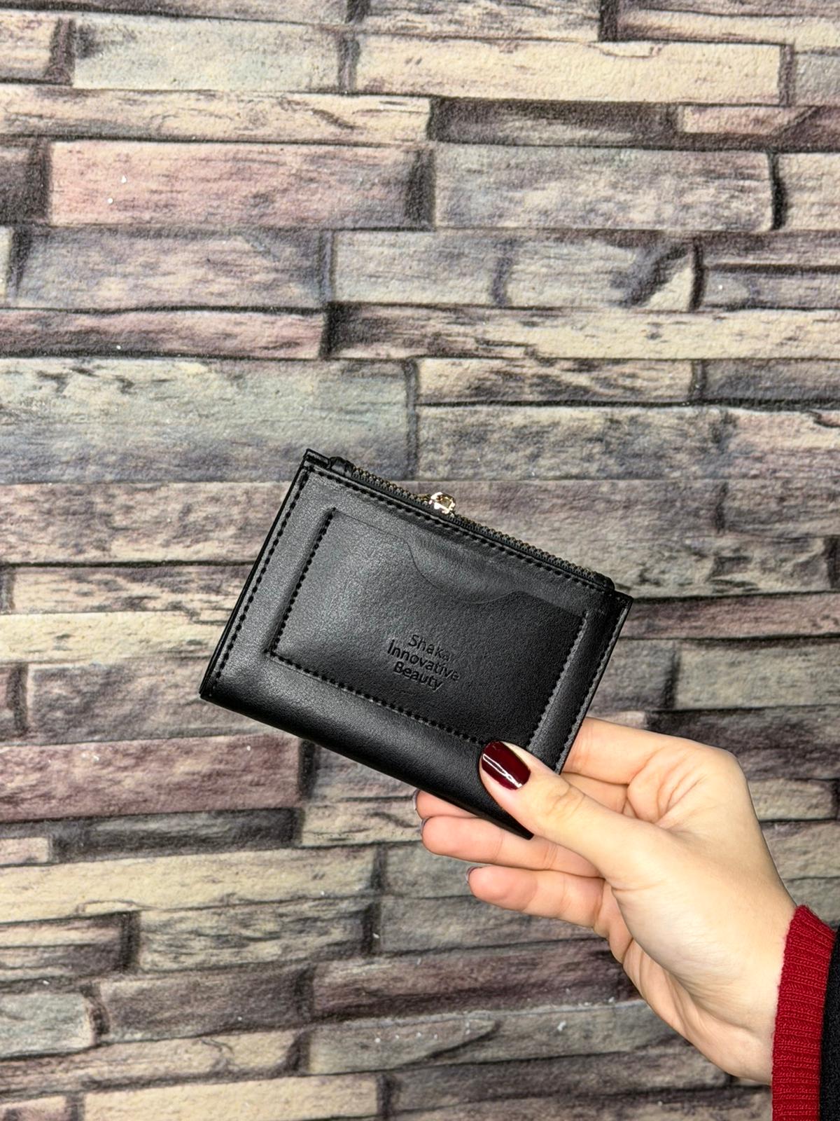 Siyah Kadın Çıtçıtlı Kartlık